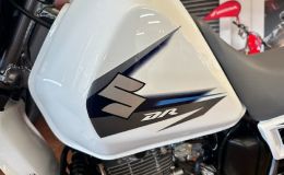 Suzuki chính thức ra mắt ‘huyền thoại côn tay’ 200cc mới chất hơn Honda Winner R và Exciter, giá mềm