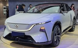 Mazda chính thức ra mắt mẫu SUV đẹp long lanh giá 380 triệu đồng: Có màn hình 5K cực to, át vía CX-5