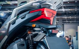 Tin xe hot 29/9: ‘Cơn ác mộng của Honda SH’ chính thức ra mắt với giá rẻ, có phanh ABS 2 kênh và TCS