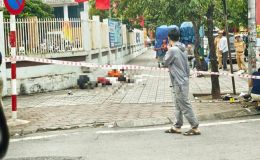 Hiện trường ám ảnh vụ xe máy bị hất văng lên vỉa hè sau va chạm với xe buýt, 2 người thương vong