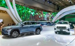 Hàng loạt xe Hybird đua nhau giảm giá mạnh cuối tháng 10