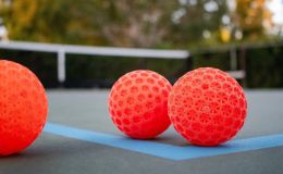 Bóng giảm thanh Pickleball gây tranh cãi, ồn hay không ồn thì vui hơn?
