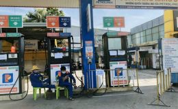 Giá xăng dầu giảm, hàng loạt nhân viên trong ngành năng lượng có nguy cơ mất việc 