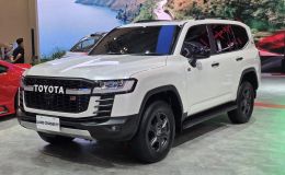 Cận cảnh Toyota Land Cruiser 300 GR Sport giá hơn 4,3 tỷ đồng