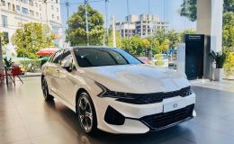 ‘Gạt giò’ Toyota Camry, Kia K5 hạ giá lăn bánh cực sâu nhờ ưu đãi ‘siêu khủng’ đầu tháng 11/2025