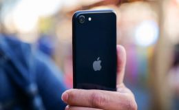 Đây là iPhone gọn như iPhone 8, mang chip của iPhone 13 Pro Max giá chỉ hơn 4 triệu làm gì cũng ngon