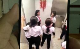 Rợn cảnh nữ sinh bị nhóm bạn vây đánh trong nhà vệ sinh trường học ở TP HCM
