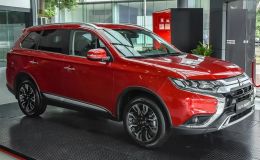 ‘Quật ngã’ Honda CR-V và Mazda CX-5, Mitsubishi Outlander hạ giá lăn bánh cực mềm đầu tháng 11/2025