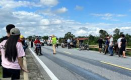 Va chạm giữa xe máy và xe đầu kéo ở Hà Tĩnh: Chồng đau đớn nhìn vợ ra đi mãi mãi, hiện trường tai nạn gây ám ảnh