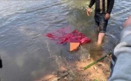 Phát hiện người đàn ông mặc áo mưa, đội mũ bảo hiểm tử vong trên hồ nước, hé lộ nguyên nhân vụ việc