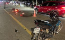 Camera ghi lại khoảnh khắc gia đình cán bộ công an bị tông trực diện khi qua đường, người bố tử vong