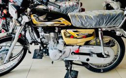 Tin xe máy 19/11: ‘Huyền thoại côn tay’ 125cc mới của Honda chính thức về đại lý, giá 24 triệu đồng