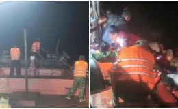 Sóng lớn quật chìm tàu cá ở Cà Mau, 13 ngư dân rơi xuống biển