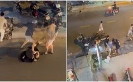 Rộ clip nhóm 7 nam nữ xô xát, đánh nhau dữ dội trên đường, Công an TP.HCM vào cuộc