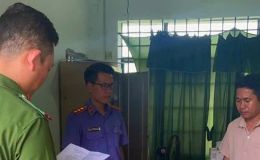 Danh tính cán bộ Lâm Đồng chiếm đoạt 500 triệu đồng tiền hỗ trợ lũ lụt của dân vừa bị bắt khẩn cấp