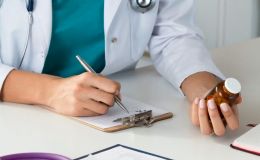 Nhiều sai phạm 'giật mình' trong kê đơn và bảo quản thuốc tại một trung tâm Y tế ở Cà Mau