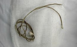 Nam sinh 16 tuổi làm theo video độc hại trên mạng, đưa dây sạc điện thoại vào niệu đạo để tìm ‘cảm giác lạ’