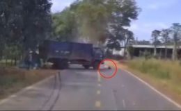 Camera tiết lộ tình tiết lạnh người vụ tài xế xe tải nghi cán qua người đi bộ 2 lần ở Đồng Nai