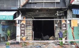 Sau tiếng nổ lớn, ngôi nhà 3 tầng ở Quy Nhơn bốc cháy dữ dội, chủ nhà thoát nạn nhờ may mắn