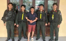 Hiện trường nghẹt thở nam thanh niên ‘ngáo đá’ sử dụng hung khí cố thủ trong nhà, chống trả cảnh sát