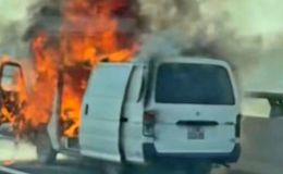 Hiện trường xe ôtô cháy dữ dội ở làn dừng khẩn cấp cao tốc Hà Nội Hải Phòng: Nguyên nhân do đâu? 