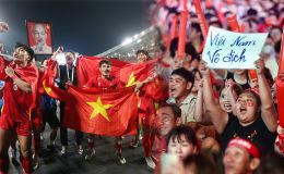 CĐV Việt Nam 'đi bão' sau tấm HCV SEA Games của đội nhà, CĐV Thái Lan lên tiếng cảnh báo