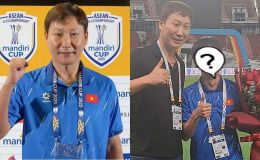 Người duy nhất được ông Kim Sang-sik tặng hoa sau khi U22 Việt Nam chiến thắng, từng dạy vị HLV hát Quốc ca