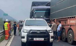 Hiện trường 3 ôtô tông nhau trên cao tốc Vũng Áng - Bùng: Giao thông ách tắc, nguyên nhân đang được điều tra