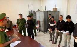 Đắk Lắk: Bố mẹ và con trai cùng bị khởi tố vì cầm hung khí đánh nhau với hàng xóm