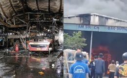 Hiện trường cháy dữ dội tại gara ôtô TP Pleiku, hai xe khách bị thiêu rụi hoàn toàn