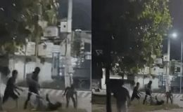 Tạm giữ 5 người cầm hung khí hành hung người đang nhậu trên vỉa hè ở TPHCM: Hé lộ nguyên nhân mâu thuẫn từ trước 