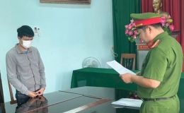 Danh tính nam nhân viên ngân hàng ‘ôm’ 2,1 tỷ đồng của khách để ‘nướng’ vào cá độ bóng đá