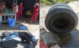 Lạnh người khoảnh khắc bánh xe bay thẳng vào 2 người phụ nữ đứng bên đường, hé lộ tình hình nạn nhân