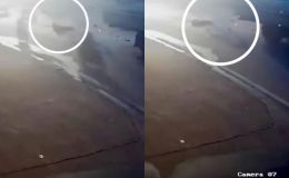 Camera hé lộ khoảnh khắc xe tải cuốn xe máy vào gầm ở TPHCM, 2 anh em thương vong