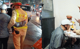 Hà Nội: Người đàn ông chủ động nhờ CSGT hỗ trợ dìu vào chốt để lập biên bản sau bữa nhậu hết mình