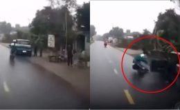 Phú Thọ: Nữ sinh tử vong tại chỗ vì xe con mở cửa bất cẩn, camera ghi lại cảnh tượng kinh hoàng