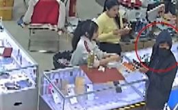 Đã truy ra danh tính nam thanh niên vượt hơn 200km, bịt mặt, giả vờ mua rồi cướp luôn điện thoại iPhone 17 Pro Max