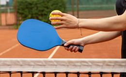 Vỡ túi ngực 'thầm lặng' khi chơi pickleball, một phụ nữ gửi lời cảnh báo tới hội chị em