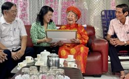 TP.HCM chi tiền triệu, tặng cả khánh vàng cho người tròn 100 tuổi: Chính sách mừng thọ mới gây chú ý