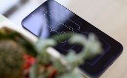 Hú hồn: Camera iPhone 18 Pro đục lỗ là hoàn toàn sai, Apple không bao giờ biến mình thành bản sao Android lỗi thời!