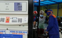 Giá xăng dầu hôm nay1/2: Neo ở mức cao