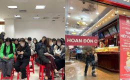 Giá vàng giảm sâu chưa từng thấy, cửa hàng bất ngờ ‘dừng bán’, người dân xếp hàng dài chờ mua giữa biến động khó lường