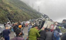 Tai nạn kinh hoàng tại Tuyên Quang: Xe bán tải dập nát hoàn toàn, 3 người bị thương nặng nhập viện