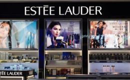 Nhiều người 'tá hỏa' khi Estée Lauder bị phạt gần 14 tỷ đồng vì bán mỹ phẩm chứa 'hóa chất vĩnh cửu'