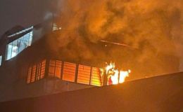 Hà Nội: Hiện trường cháy dữ dội tại căn nhà trọ 8 tầng ở Khương Trung, nhiều người phải sơ tán gấp