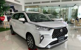 Quyết ‘hạ bệ’ Mitsubishi Xpander, Toyota Veloz Cross giảm giá lăn bánh ‘rẻ như cho’ đầu tháng 2/2026