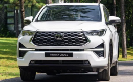 Toyota Innova Cross HEV giảm ‘chạm đáy’ trước Tết: Rẻ không tưởng, thời điểm vàng để xuống tiền
