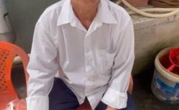 Xót xa vụ cụ ông đạp xe bán vé số bị giật sạch tài sản cận Tết, bật khóc cầu cứu công an