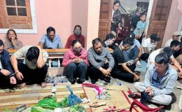 Công an bắt quả tang nhóm người đang đánh bạc ngày Tết, số tiền tạm giữ lên đến 518 triệu đồng