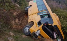 Ô tô khách lao xuống sườn đồi ở Lào Cai: Hành khách hoảng loạn, tài xế có thể đối diện mức phạt nặng